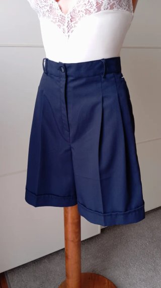 Pantalón corto vintage. Bermudas azul marino.