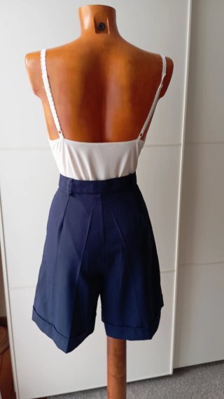 Pantalón corto vintage. Bermudas azul marino.