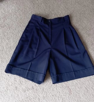 Pantalón corto vintage. Bermudas azul marino.