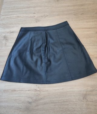 Falda cuero Bershka Talla M