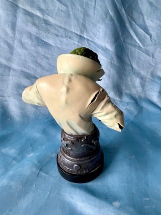 Busto El Lagarto Bowen Designs