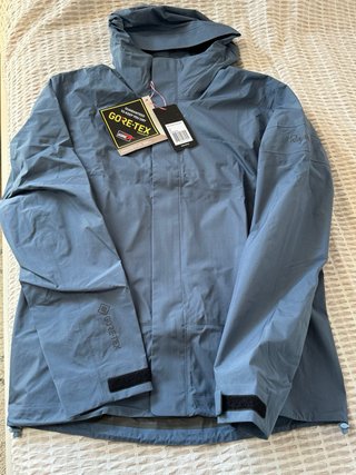 Rapha Gore-Tex Jacket •Top Of The Range•