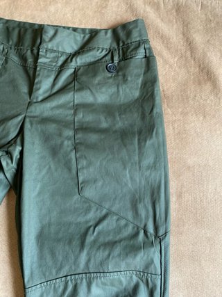 Pantalón Zara tobillero verde Talla L