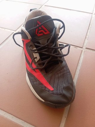 Zapatillas Baloncesto Nike Negras y Rojas