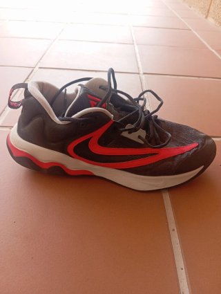 Zapatillas Baloncesto Nike Negras y Rojas