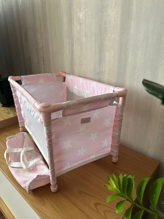 Muñeca bebe  + cuna juguete