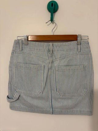 Falda mini a rayas celeste
