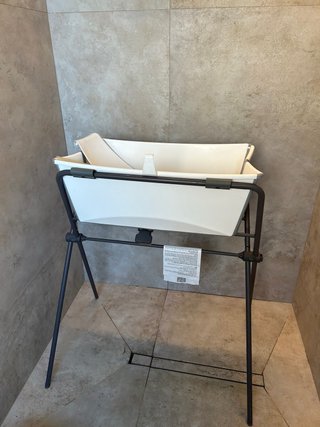 Bañera Stokke con soporte