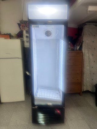 Nevera expositora vertical refrigerada