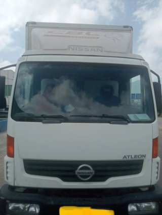 Nissan Atleon 56.15 tk con plataforma elevadora