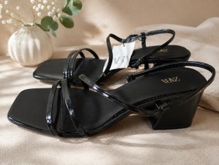Sandalias ZARA Negras Tacón