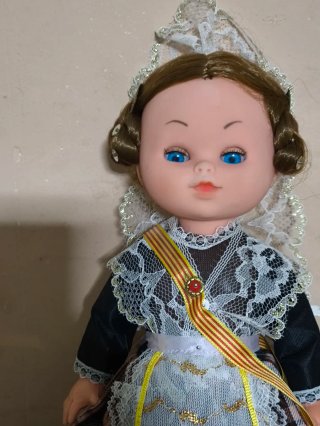 MUÑECA ANTIGUA