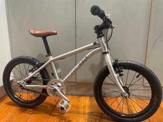 Bicicleta Early Rider Belter 16 con pedales