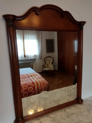 Conjunto de dormitorio clásico madera y mármol