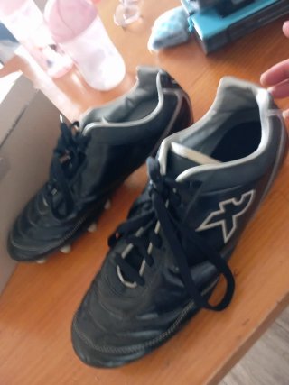 Botas de fútbol negras