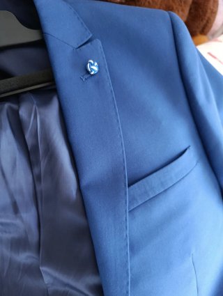 Traje azul marino para ocasiones especiales