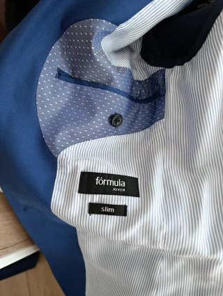 Traje azul marino para ocasiones especiales