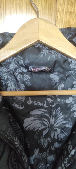 Abrigo Desigual Negro Estampado