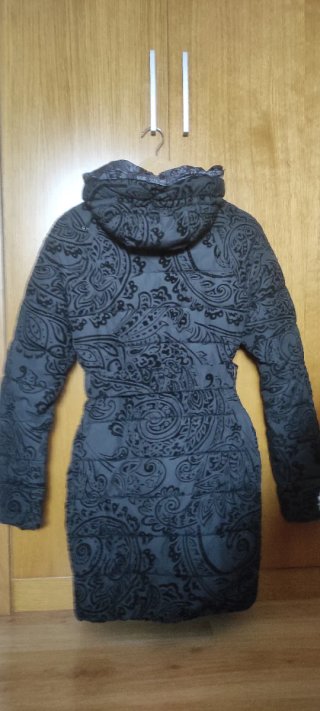 Abrigo Desigual Negro Estampado