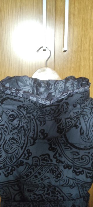 Abrigo Desigual Negro Estampado