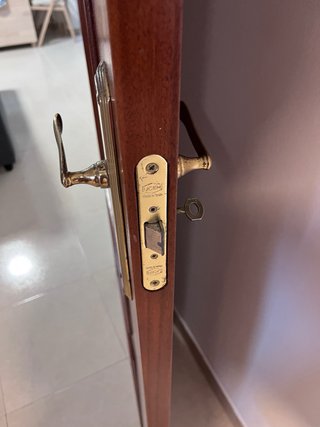 Puerta de madera para dormitorio