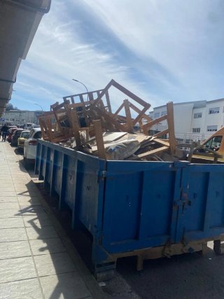 Recolección de chatarra y madera gratis