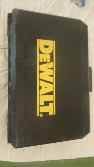 Martillo demoledor DeWalt con brocas