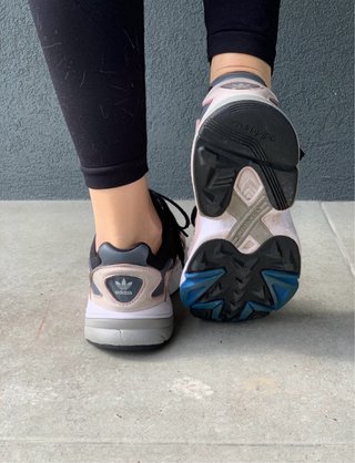 Adidas Falcon Preto e Rosa