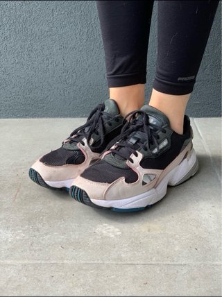 Adidas Falcon Preto e Rosa