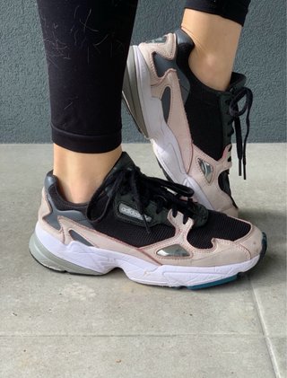 Adidas Falcon Preto e Rosa