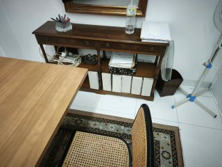Mobiliario de oficina madera y cristal