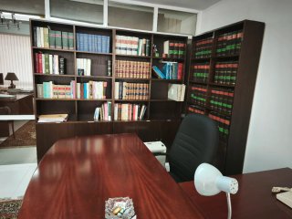 Mobiliario de oficina madera y cristal