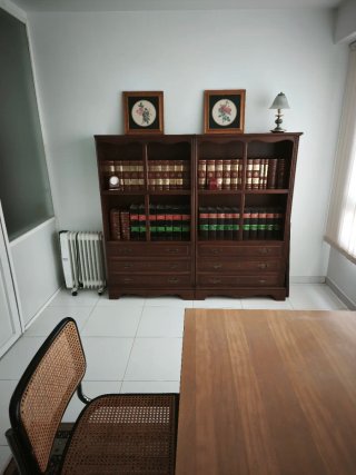 Mobiliario de oficina madera y cristal