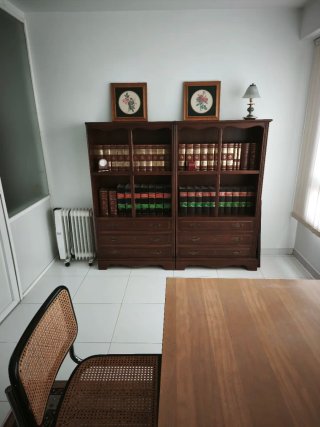 Mobiliario de oficina madera y cristal