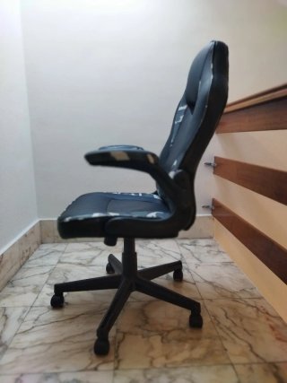 Escritorio y silla de oficina