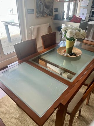 Mesa de comedor de madera y cristal y 4 sillas