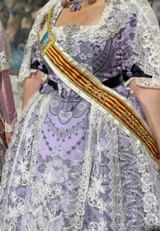Traje de Fallera Talla 40-42 Morado y negro
