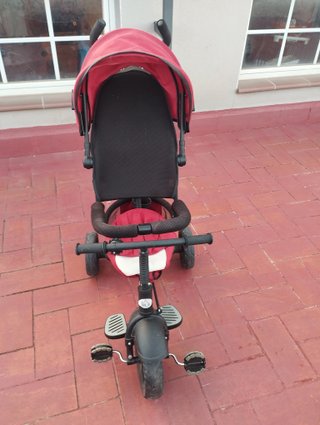 Triciclo infantil rojo y negro