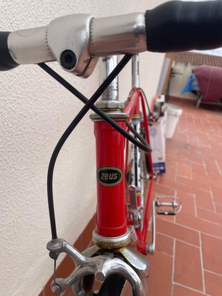 Bicicleta de carretera Zeus Roja