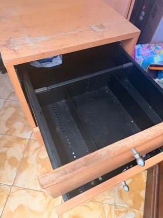 Mesita de noche de madera