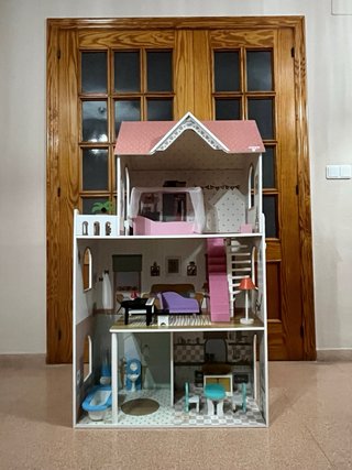 Casa de muñecas de madera