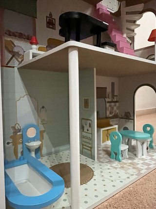 Casa de muñecas de madera