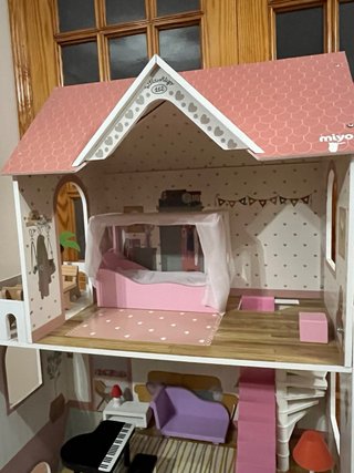 Casa de muñecas de madera