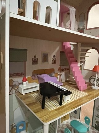 Casa de muñecas de madera
