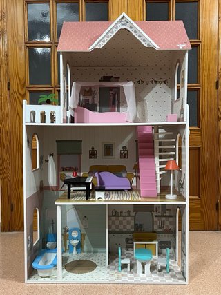 Casa de muñecas de madera