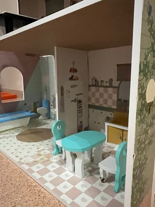 Casa de muñecas de madera
