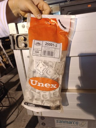 Soportes Unex para sujetar cables