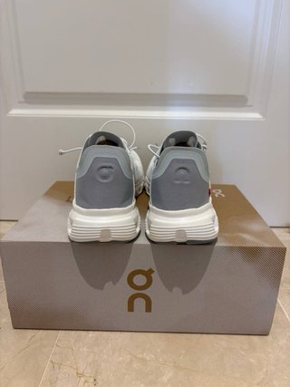 On Running Coast Zapatillas Blancas/Grises