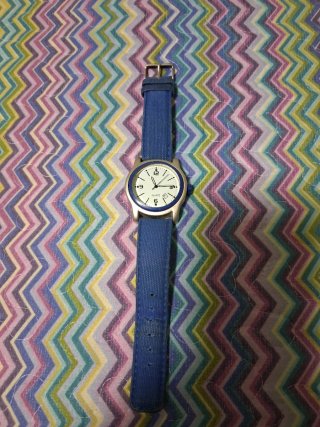 Reloj de Pulsera Azul y Blanco.