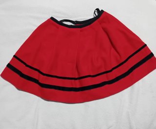 Falda regional riojanita hecha a mano